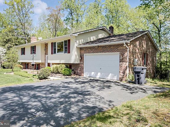 3rd image of 22990 Hayden Ct