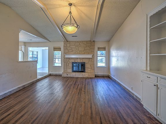 5th image of 1800 W Fulton St