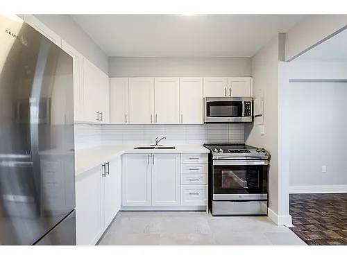70 Park St E Photo 1
