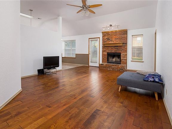 4th image of 616 SW 153rd St