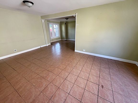 3rd image of 492 Freeland Ave