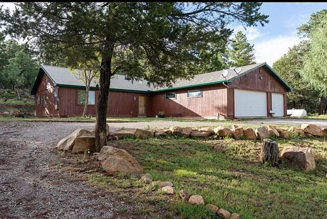 92 Nightingale Ln