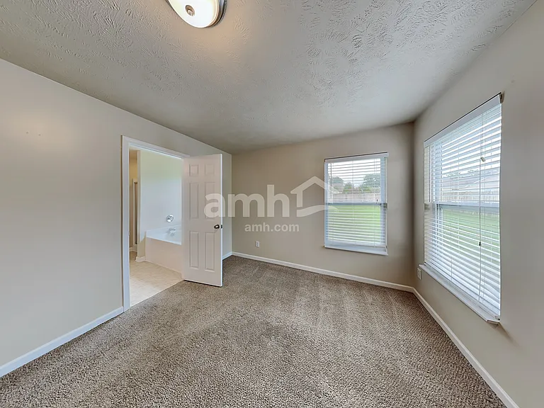 2104 Erin Ln — Photo 8