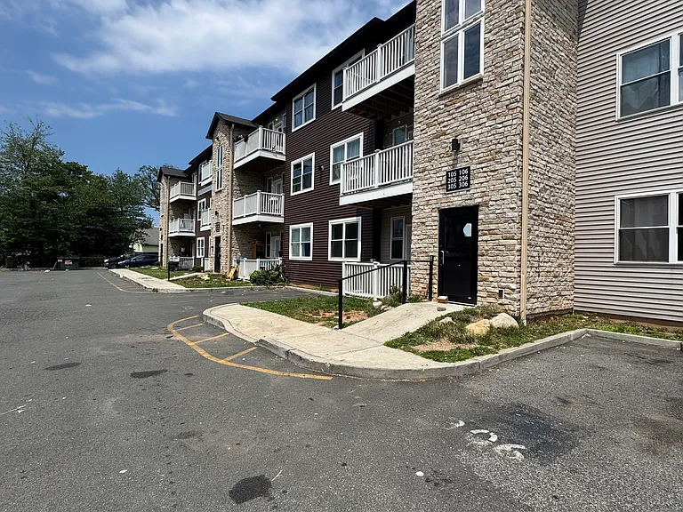 15 Bethune Blvd #101 — Photo 3