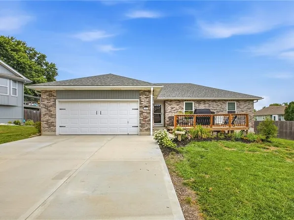 1512 NE Savoy St, Lees Summit, MO 64086