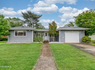 129 Guadeloupe Dr, Toms River, NJ 08757