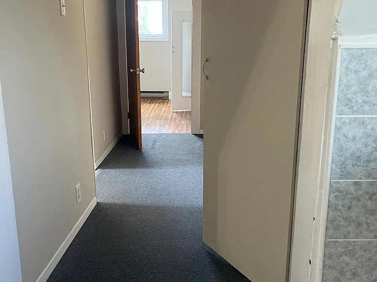 931 Laurier St — Photo 5