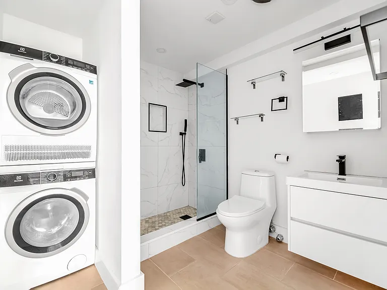 109 1st Ave #5R — Photo 8