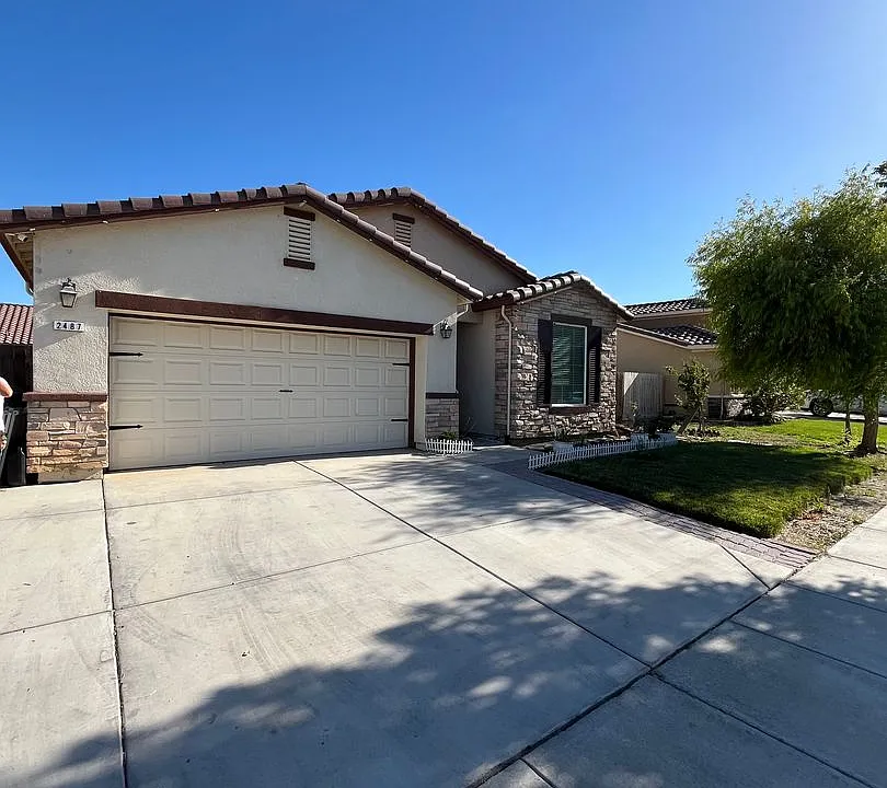 2487 N Mountainside Dr