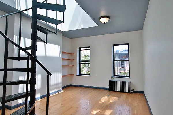 122 East 7th Street #4FW