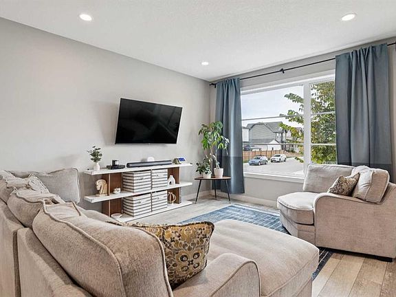 4th image of 454 W Walgrove Way SE