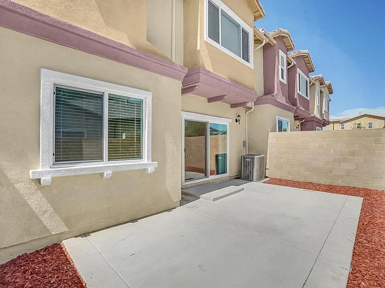 15395 Lotus Cir — Photo 38