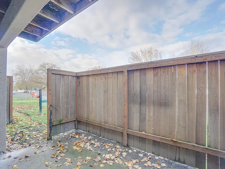 Westwood Apartments ** On-site Laundry Facilities, Off-Street Parking & Private Patio or Balcony — Photo 38