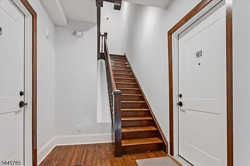 2 bed, 2.0 bath, 1011 sqft, $4,600 — Photo 4