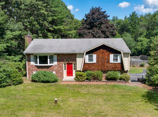27 Hillside Dr, Sturbridge, MA 01566