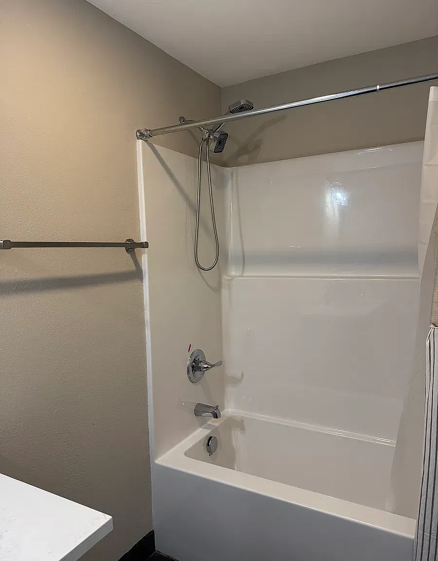 5 bed, 3355 sqft, $4,600 — Photo 3