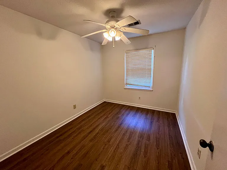 1402 Northgate Dr — Photo 14