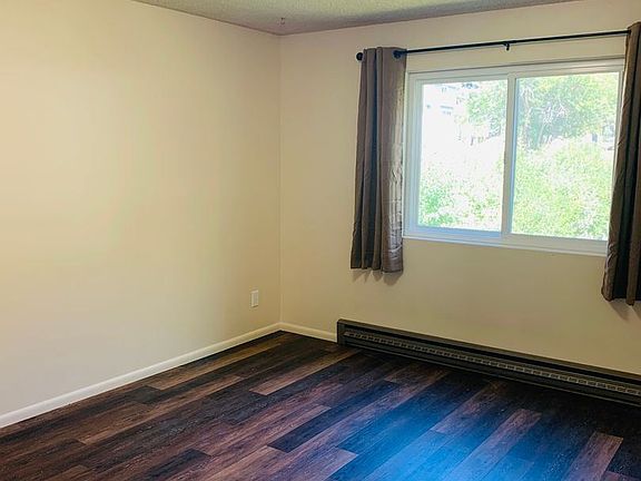 4th image of 2240 Raymond Ave