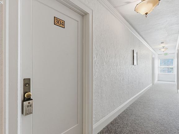 5th image of 1509 NE 10th Ave Unit 304