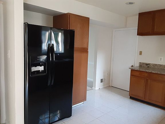 Kitchen (exit to garage)