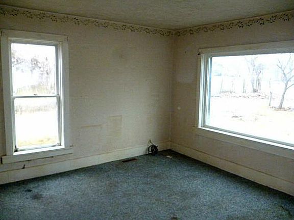 5th image of 211 N Lincoln St