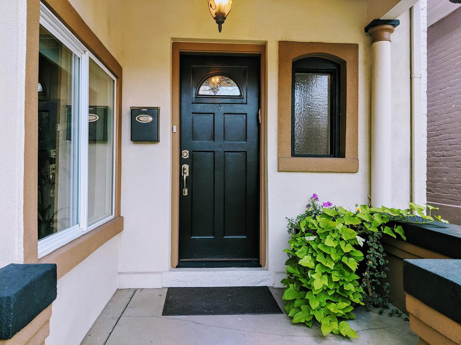 4 bed, 1923 sqft, $4,500 — Photo 2