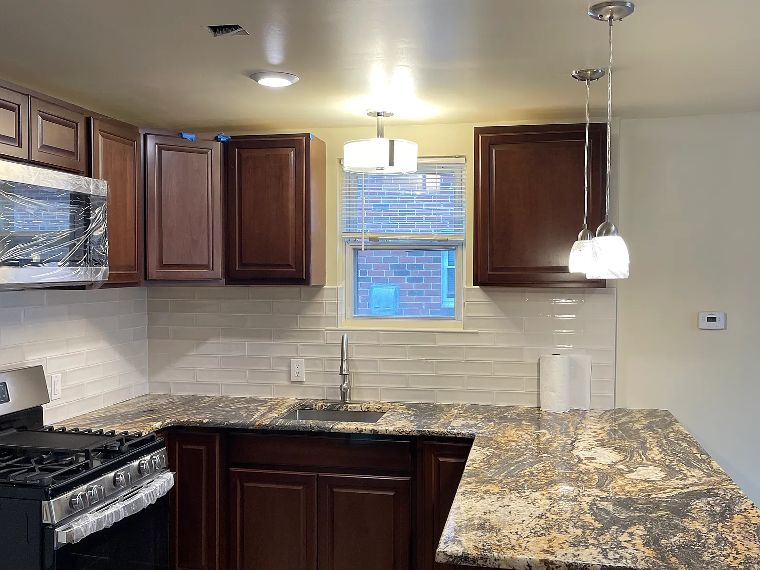 1 bed, 900 sqft, $1,350 — Photo 4