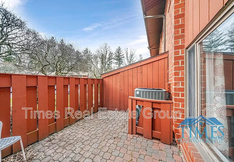 704 Worthington Dr — Photo 4
