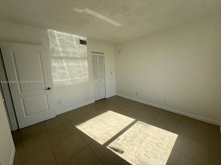 2020 NE 135th St #303 — Photo 9