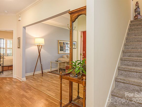 4th image of 29 Victoria Park Dr