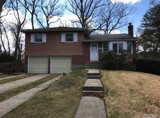 2 Tanglewood Dr, Smithtown, NY 11787