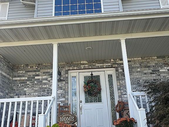 3rd image of 835 Saratoga Rd