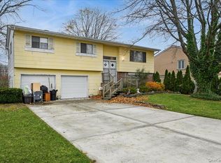 122 Haypath Rd, Bethpage, NY 11714