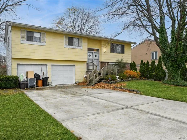 122 Haypath Road, Bethpage, NY 11714