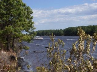 825 W Waterway Dr, Belhaven, NC 27810