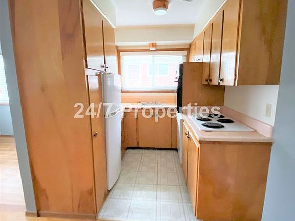 4th image of 1435 SE Glenwood St #5000205