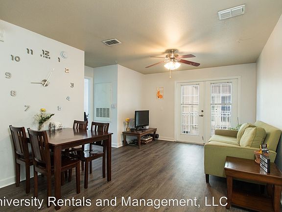 2nd image of 921 SW Depot Ave APT 209