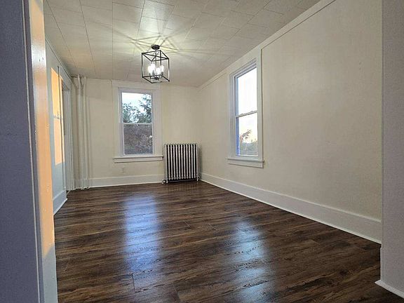 5th image of 190 Grant St