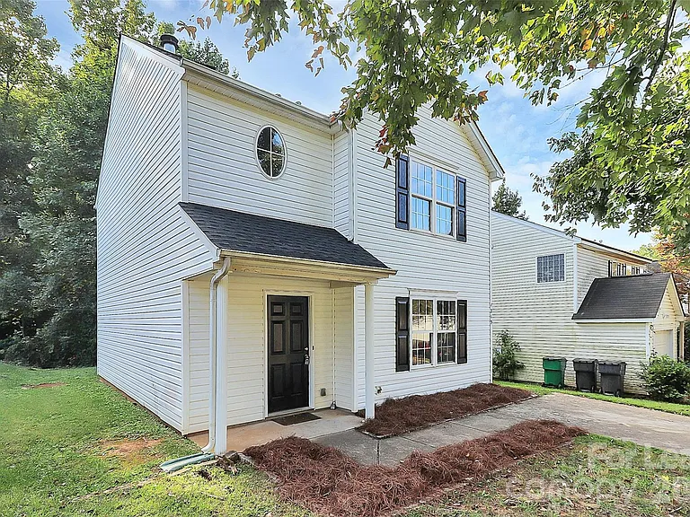 1215 McAllister Dr — Photo 3
