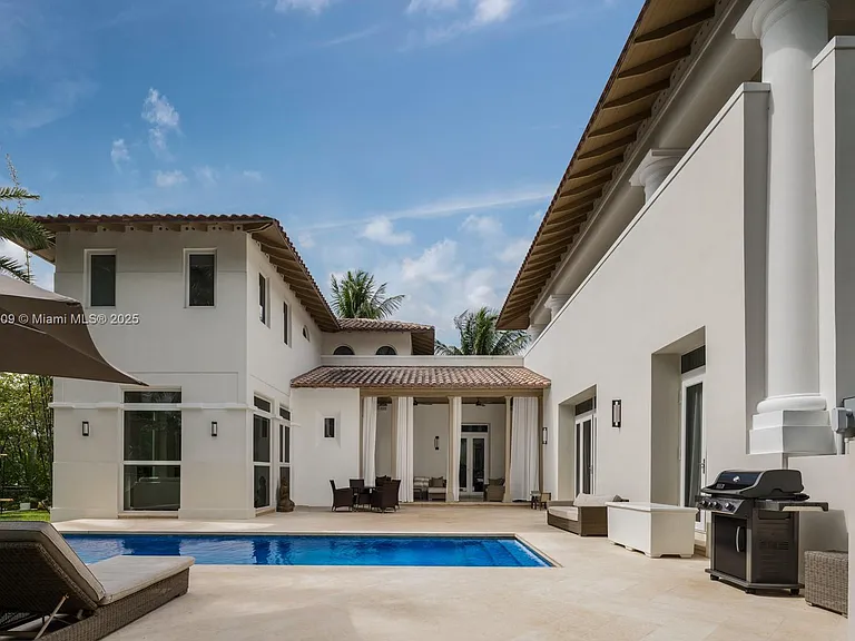 112 Paloma Dr — Photo 3