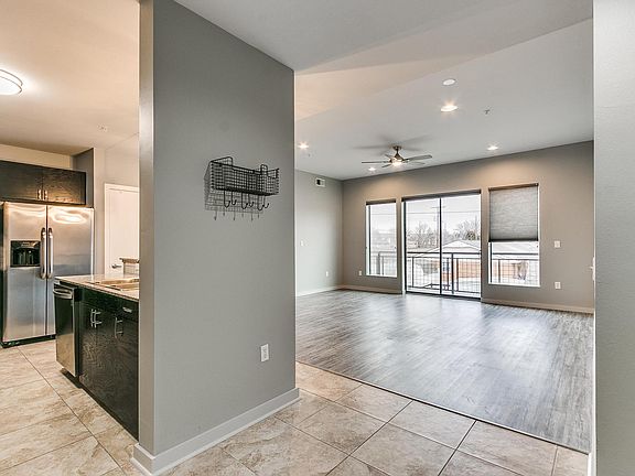 3rd image of 401 E Boyd St Suite 211