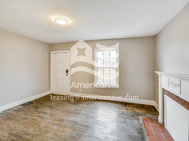 1571354_004_living_room_13643321.jpg