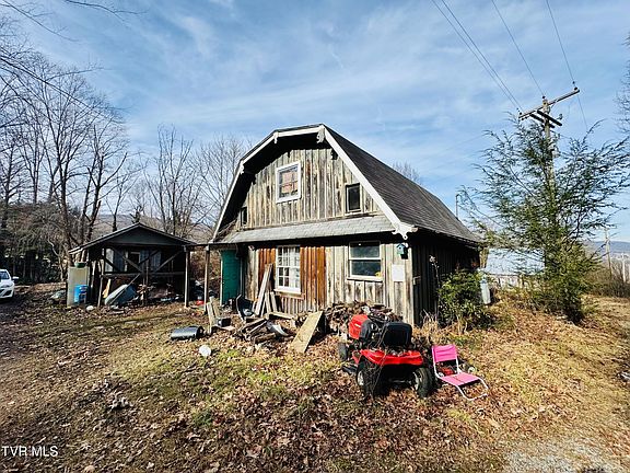 2nd image of 391 Hopper Rd