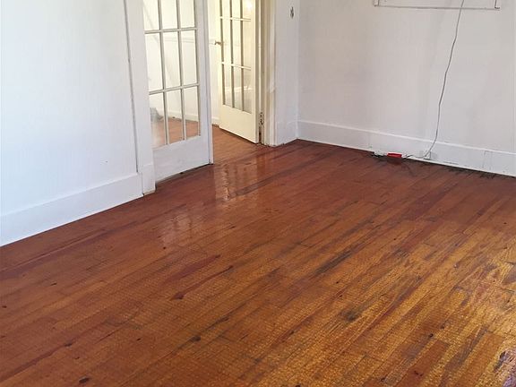 4th image of 211 S Madison St