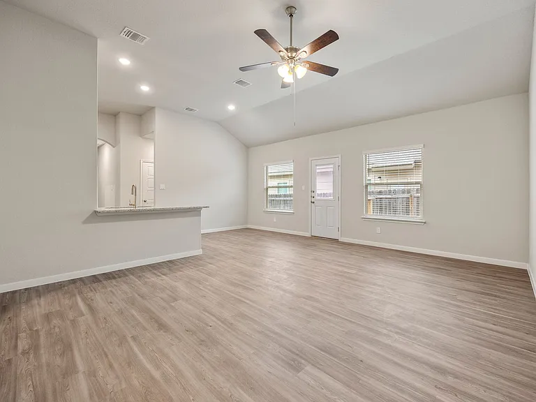 354 Emma Dr — Photo 4