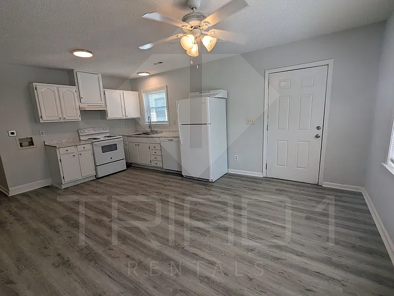 1001 E Bragg St — Photo 10