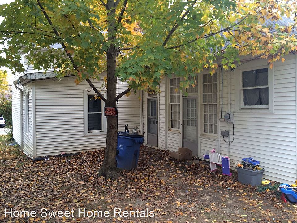2nd image of 300 E Main St