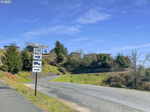 4th image of 6894 Pacific Terrace Loop