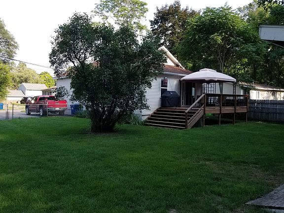3rd image of 4965 Lake Grove Dr