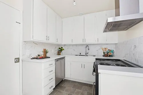Eastborne Avenue Apartments Photo 1